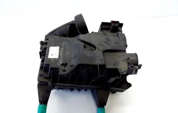 Mercedes-Benz GLA H247 Air filter box A2820903800