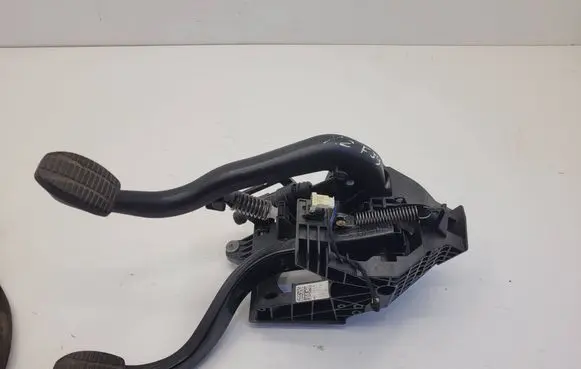 BMW X2 F39 Pedal assembly 6870848