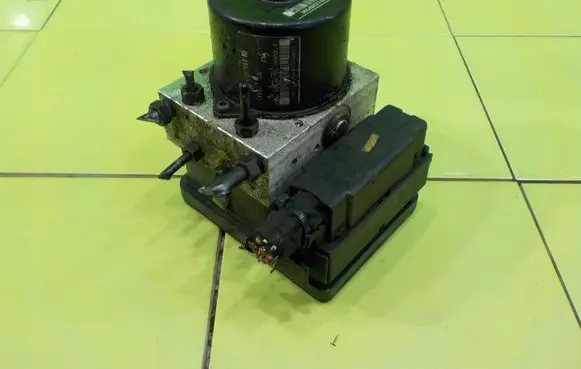 Audi TT Mk1 ABS Pump 8N0907379L