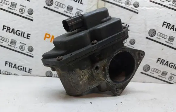 Volkswagen Golf V EGR valve 03G131501 216035358