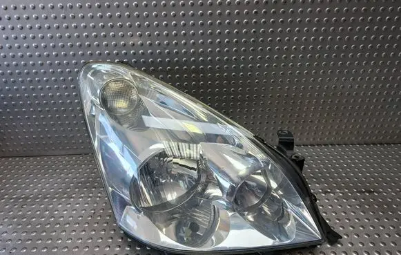 Toyota Corolla Verso AR10 Headlight/headlamp S27725025