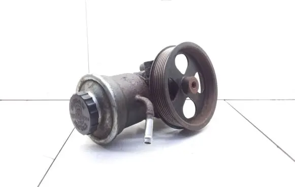 Toyota Avensis T250 Power steering pump