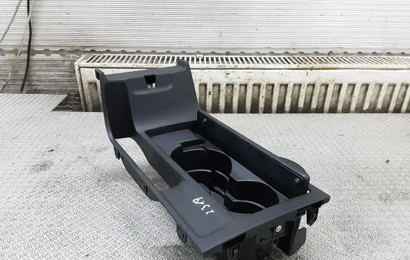 Cup holder front