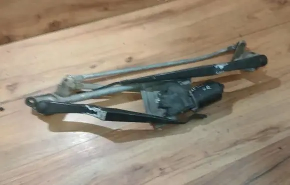 Chrysler PT Cruiser Front wiper linkage and motor
