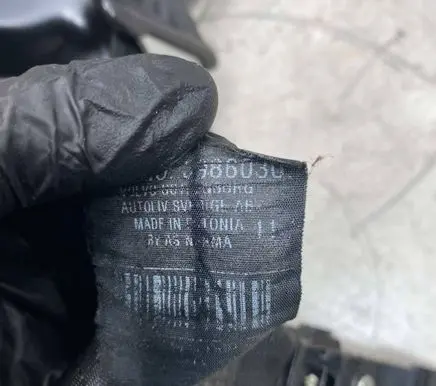 Volvo V70 Front seatbelt 39860303