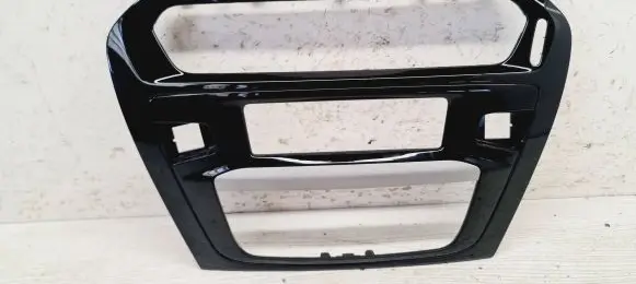 Radio/GPS head unit trim