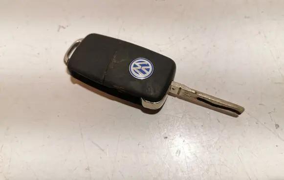 Volkswagen Touran II Ignition key/card 