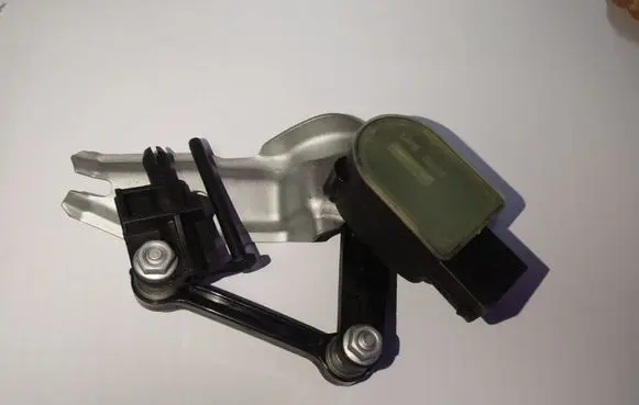 Volkswagen Touareg I Headlight/headlamp level sensor 7L0616214C