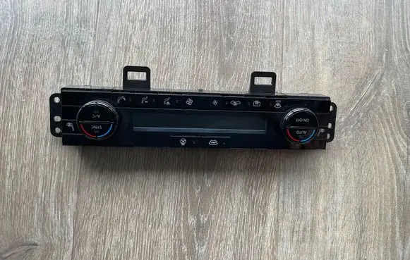 Nissan Qashqai Interior fan control switch 275006UN3C