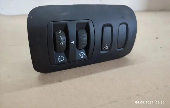 Renault Megane II Headlight level height control switch