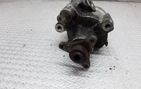 Volvo S40, V40 Power steering pump 7700843918