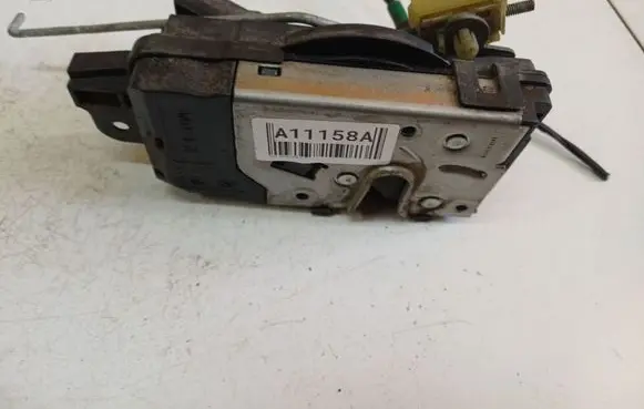 Opel Astra H Front door lock 13128112