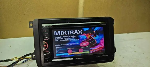 Volkswagen Touran I Radio/CD/DVD/GPS head unit PIONEER AVHX3600DAB 2DIN