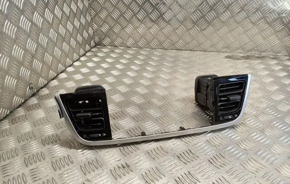 KIA Rio Dash center air vent grill 84740H8200