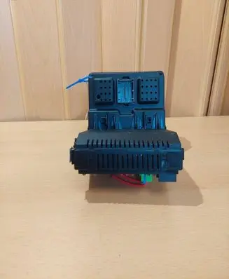 Volvo XC70 Fuse module 30765646