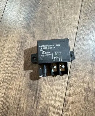 Mercedes-Benz C W204 Other relay A0035422619 V23132A2001G27