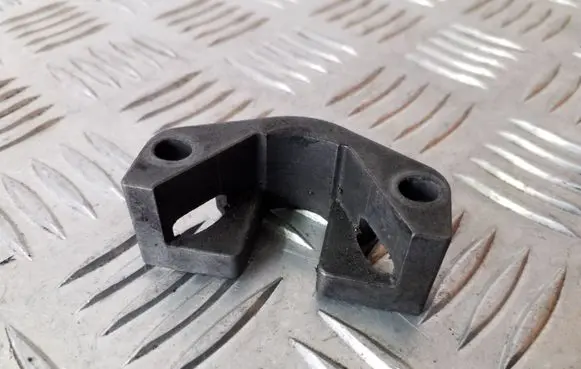 BMW 7 E65 E66 Fuel Injector clamp holder
