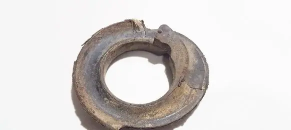Audi A4 S4 B5 8D Front coil spring rubber mount 4d0412107b