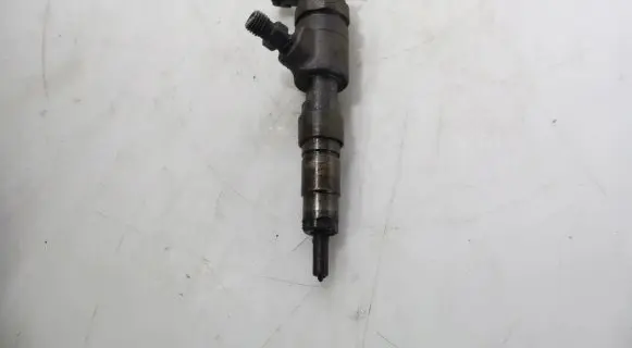 Peugeot 208 Fuel injector 0445110339