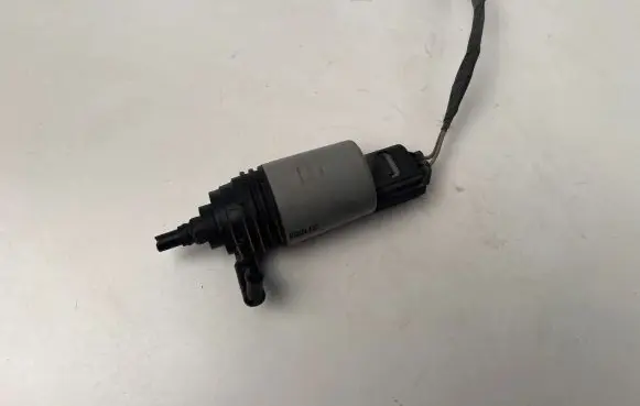 BMW 5 E60 E61 Headlight washer pump 6934159