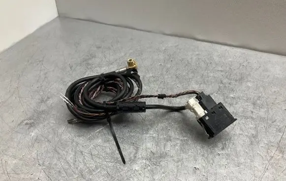 BMW 5 F10 F11 USB socket connector 9247714 9247708