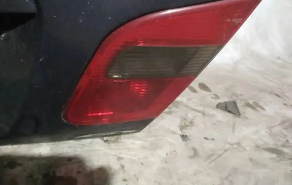 Mitsubishi Carisma Tailgate rear/tail lights