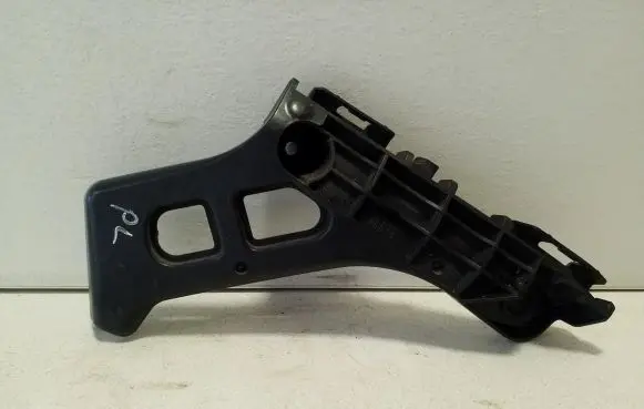 Lexus CT 200H Front bumper mounting bracket 5211676010