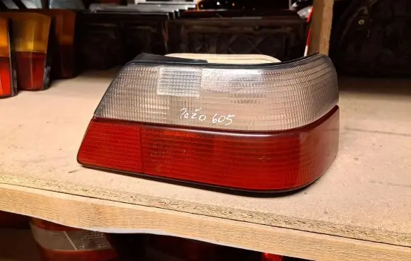 Peugeot 605 Rear/tail lights