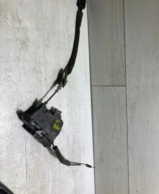 Renault Twingo III Rear door lock 825033289R