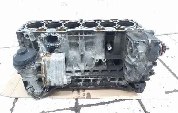 Volvo XC70 Engine block B6324S 25010812251