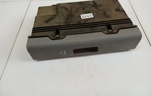 Volkswagen Touran I Glove box 1T0881580A