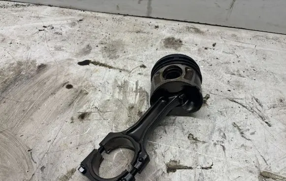 Volvo V70 Piston Z22D