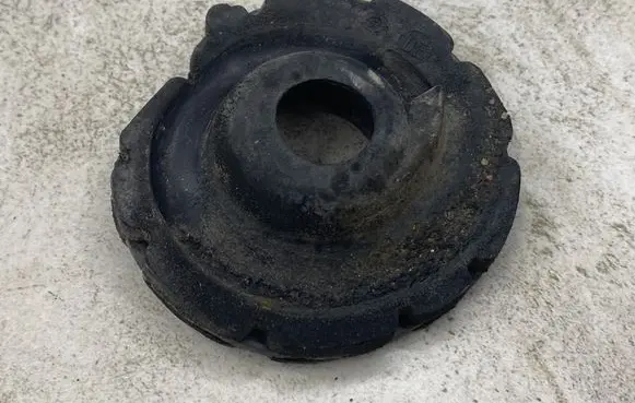 Audi A4 S4 B7 8E 8H Rear coil spring rubber mount 8E0512297J