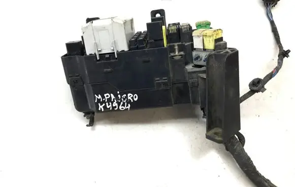 Mitsubishi Pajero Fuse module MR515658 G8C208MD K4964