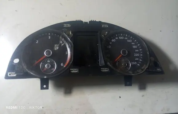 Volkswagen PASSAT B6 Speedometer (instrument cluster) 3C0920872G