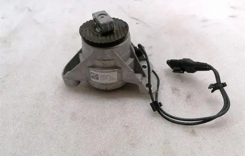 Mercedes-Benz E W213 Engine mount bracket A2902401800