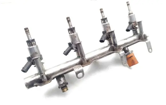 Audi A3 S3 8P Fuel injectors set 06J133317