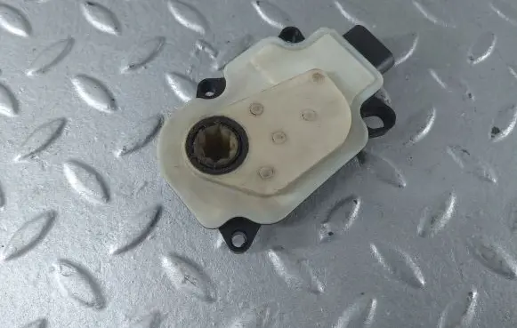Volvo XC90 Radiator active air flap actuator A24051103312