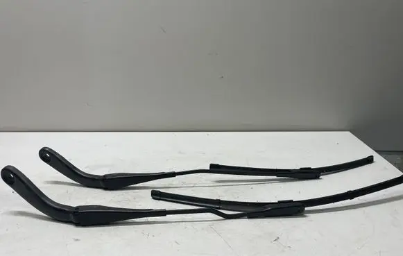 BMW 1 F20 F21 Front wiper blade arm 7239520 7239519