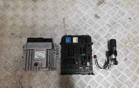 Peugeot RCZ Engine control unit/module 9801556080 9666912580 28333381