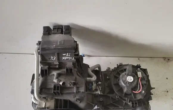 Volkswagen Tiguan Interior heater climate box assembly 5QH816005B