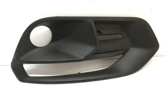 Iveco Daily 45 - 49.10 Front bumper lower grill 105802356346