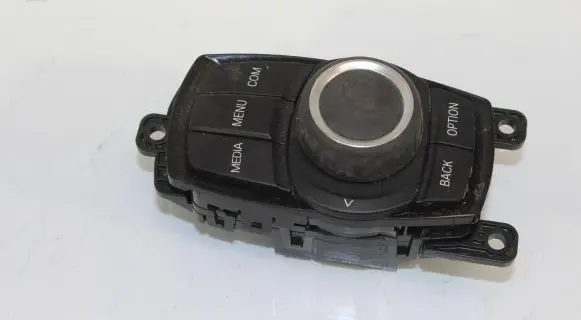 Head unit multimedia control