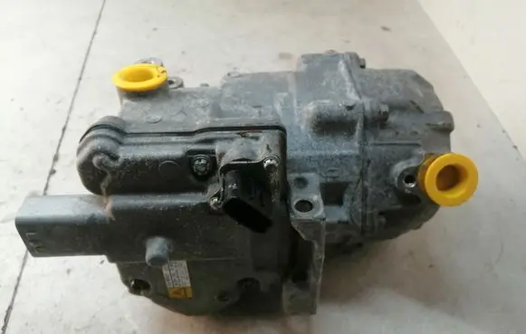 Toyota Auris E180 Air conditioning (A/C) compressor (pump) 0422001330 00247 HFC134A