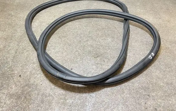 Volvo EX30 Front door rubber seal 