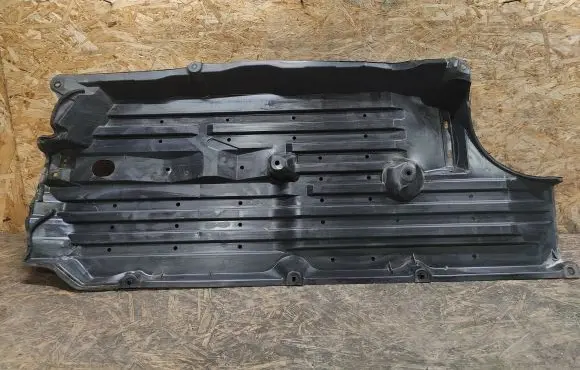 Center/middle under tray cover