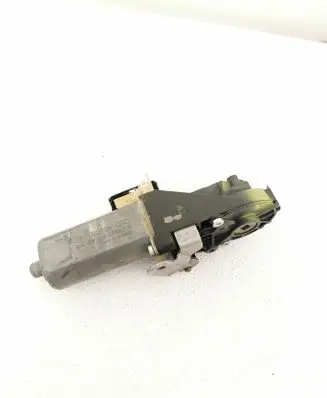 Volvo XC90 Seat adjustment motor 0390203248