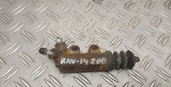 Toyota RAV 4 (XA40) Clutch slave cylinder 