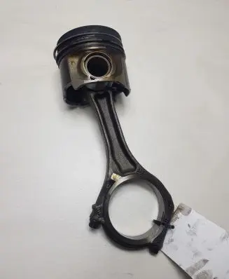 Volkswagen Touareg II Piston with connecting rod