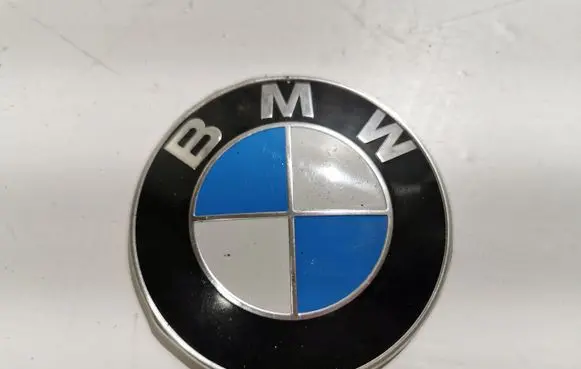 Manufacturer badge logo/emblem